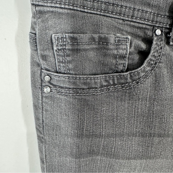 Chicos So Slimming Grey Straight Leg Jeans size 1/8 short - Picture 3 of 6